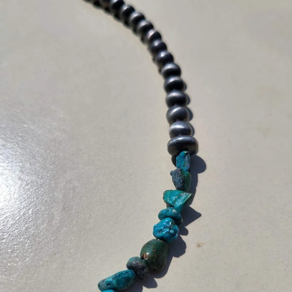 Vintage Faux Navajo Pearl and Turquoise Chip Necklace Blue Silver Tone